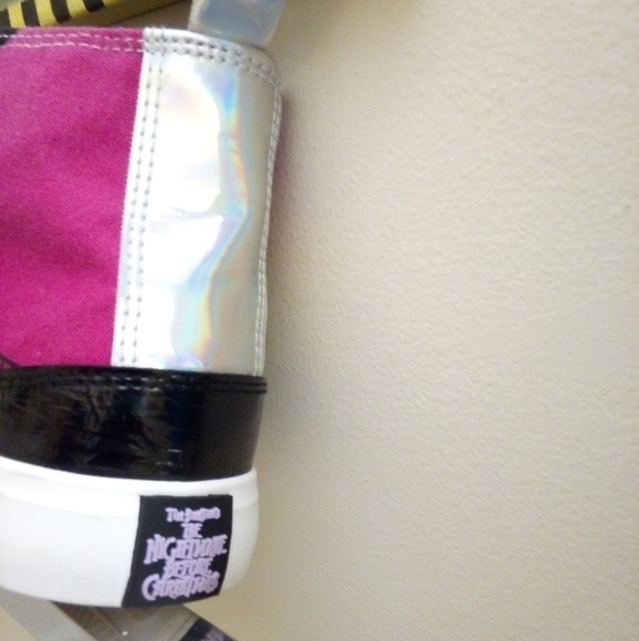 Colorful  High-Top Sneakers - Picture 4 of 9